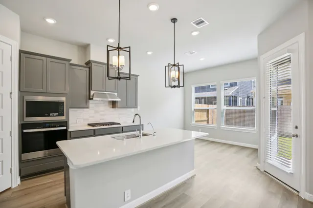 $333,120 | 702 Topwater Trail, Kemah, TX 77565