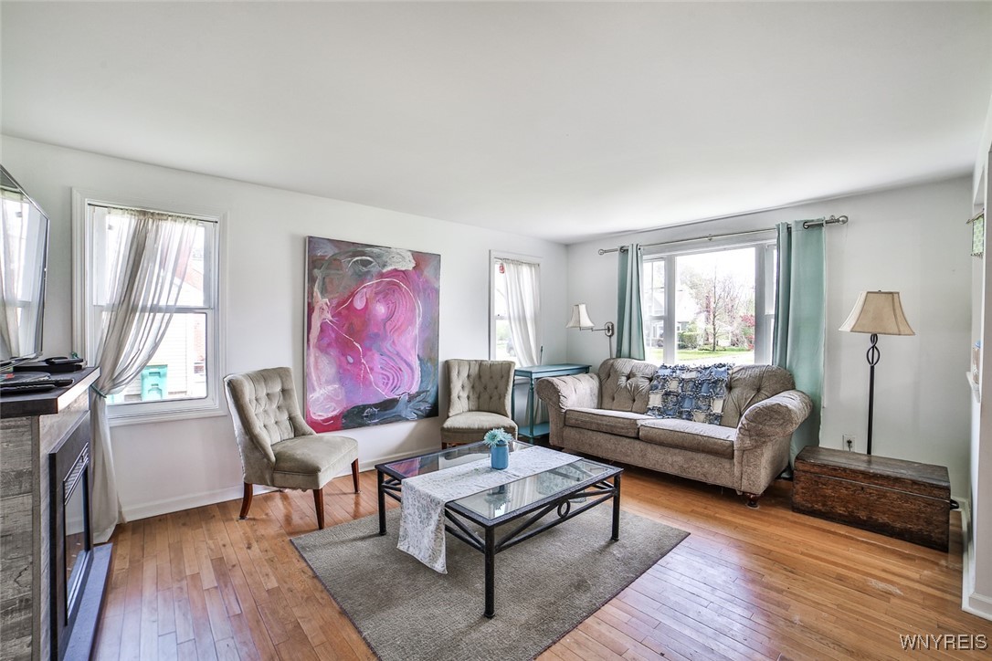 4274 Trailing Drive Clarence, NY 14221 - Photo 2 of 24 Living room