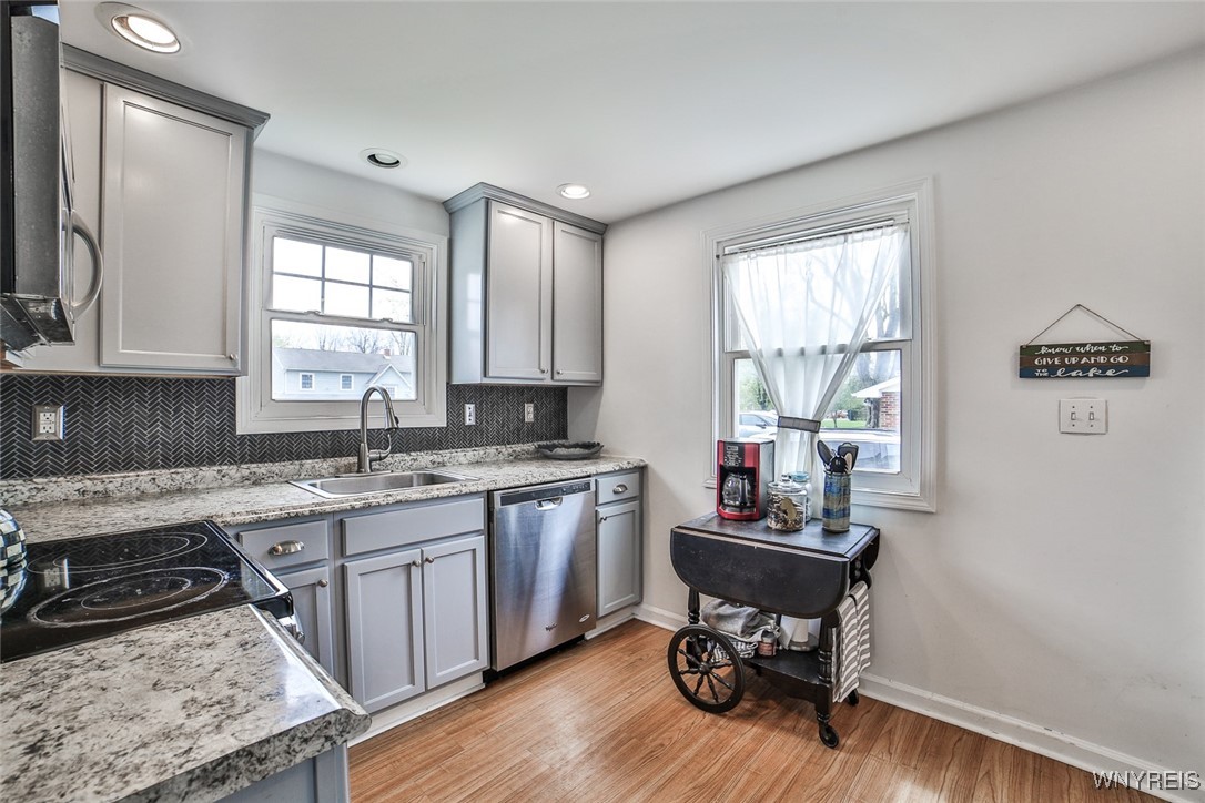 4274 Trailing Drive Clarence, NY 14221 - Photo 7 of 24 Kitchen