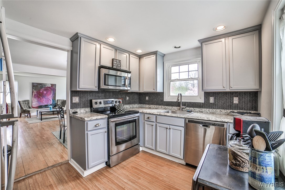 4274 Trailing Drive Clarence, NY 14221 - Photo 8 of 24 Kitchen