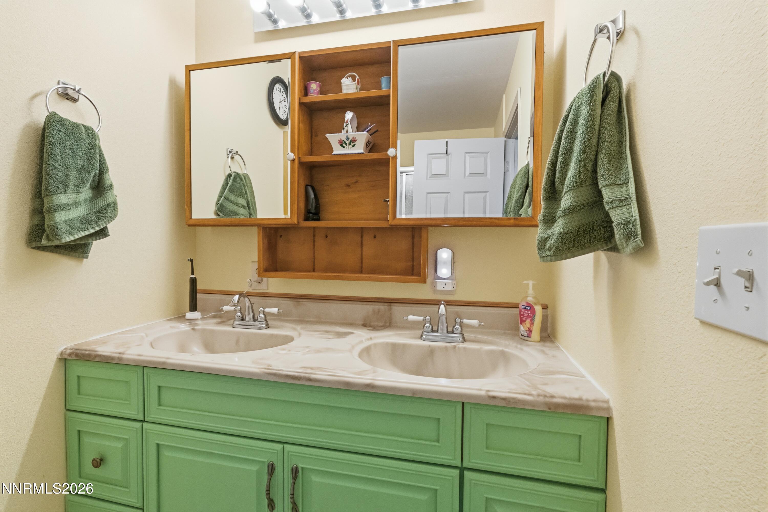 270 Shetland Circle Reno, NV 89508 - Photo 17 of 45 Primary Bathroom