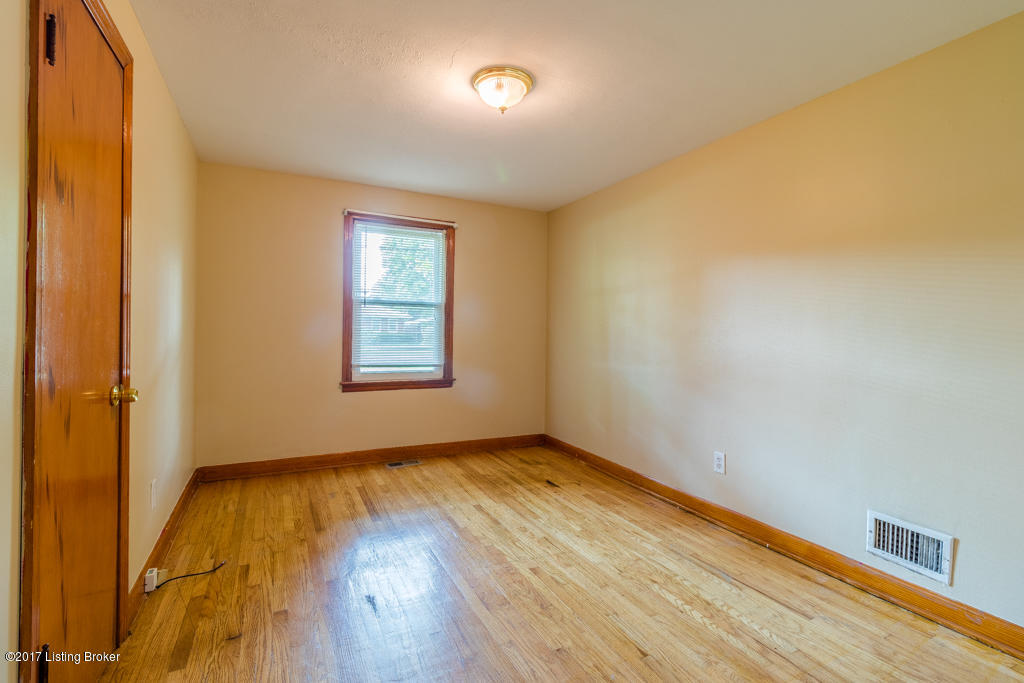 8417 Robbins Road Louisville, KY 40258 - Photo 16 of 24 8417 Robbins Rd-16