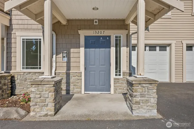 $348,900 | 13207 97th Avenue East, Unit 301, Puyallup, WA 98373