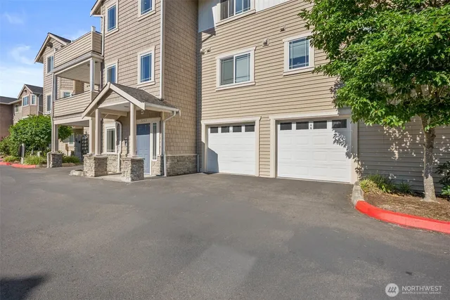 $348,900 | 13207 97th Avenue East, Unit 301, Puyallup, WA 98373