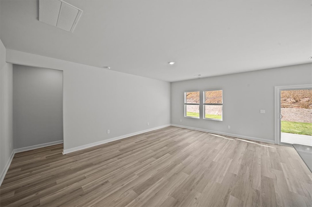 552 Cozy Blf Road Spartanburg, SC 29301 - Photo 7 of 25 Gallery Image 7