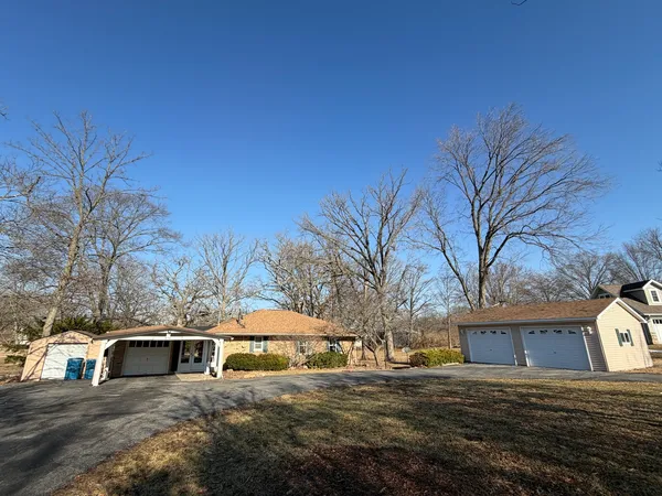 $225,000 | 810 County Farm Road, Monticello, IL 61856