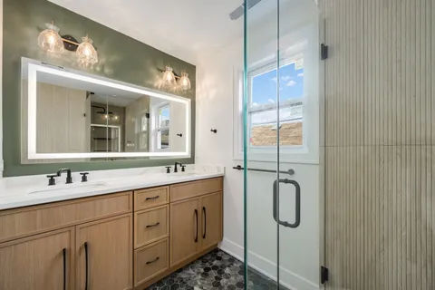 $1,049,000 | 515 Highland Avenue, Oak Park, IL 60304