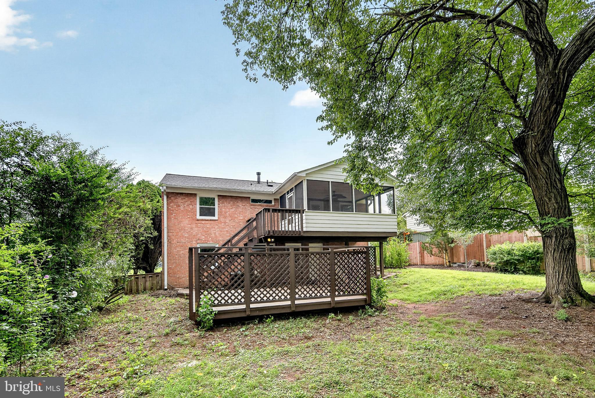 4016 Mapleton Drive Chantilly, VA 20151 - Photo 6 of 47 Gallery Image 6
