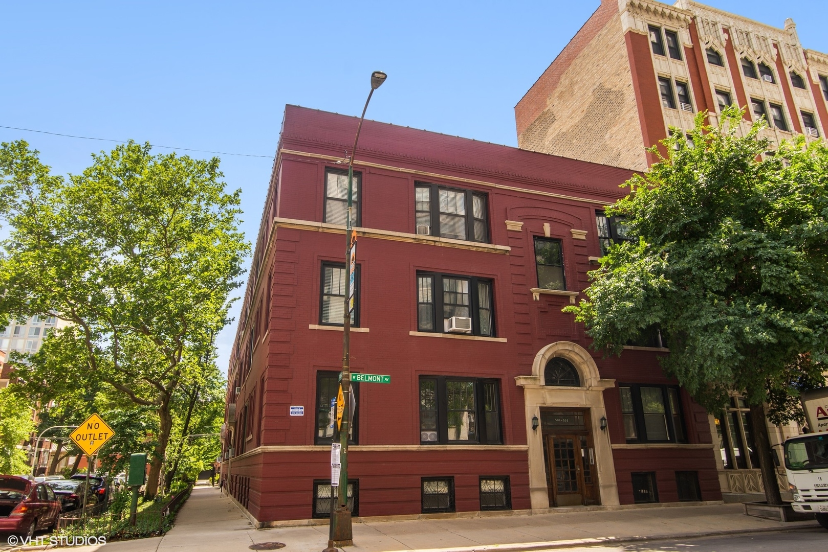 501 West Belmont Avenue, Unit 1 Chicago, IL 60657 - Photo 17 of 17 a front view of a building