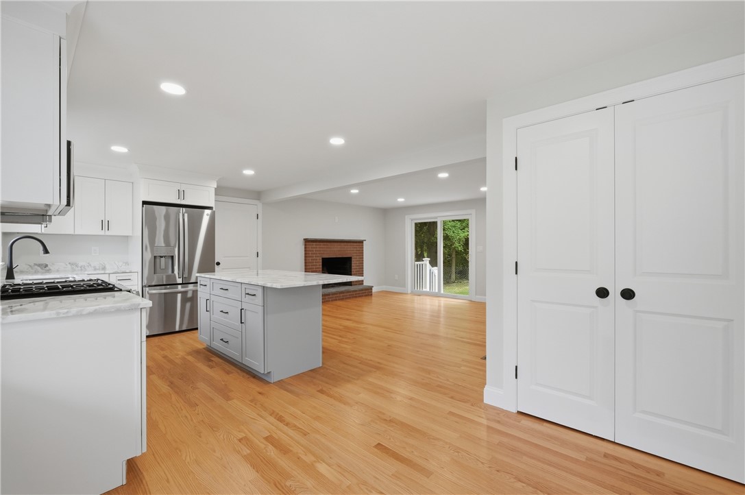 76 Beverly Road East Providence, RI 02915 - Photo 4 of 45