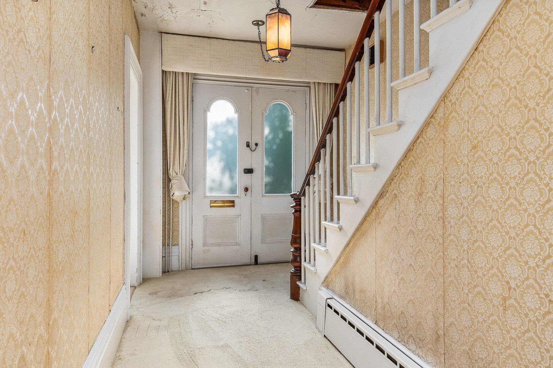 22 Rogers Road Kittery, ME 03904 - Photo 14 of 37 Front Entryway