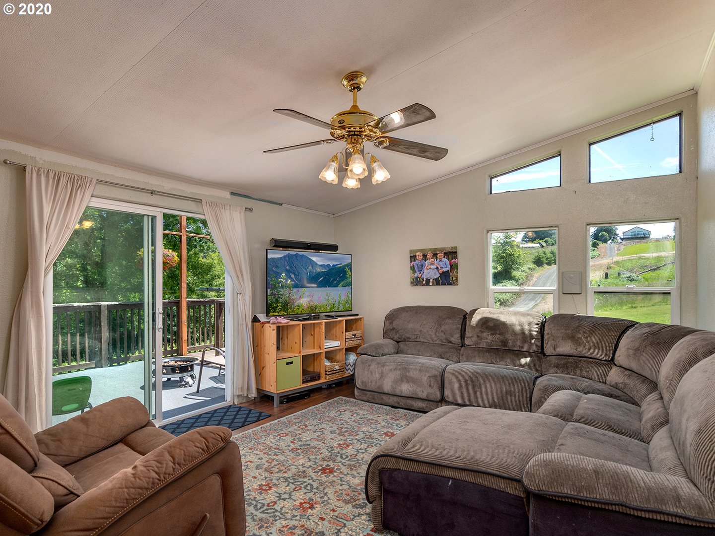 32201 Canaan Road Deer Island, OR 97054 - Photo 3 of 21 Living Room