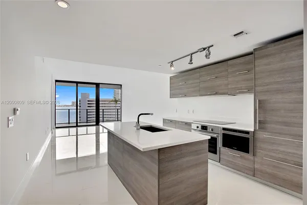 $4,950 | 650 Northeast 32nd Street, Unit 706, Miami, FL 33137