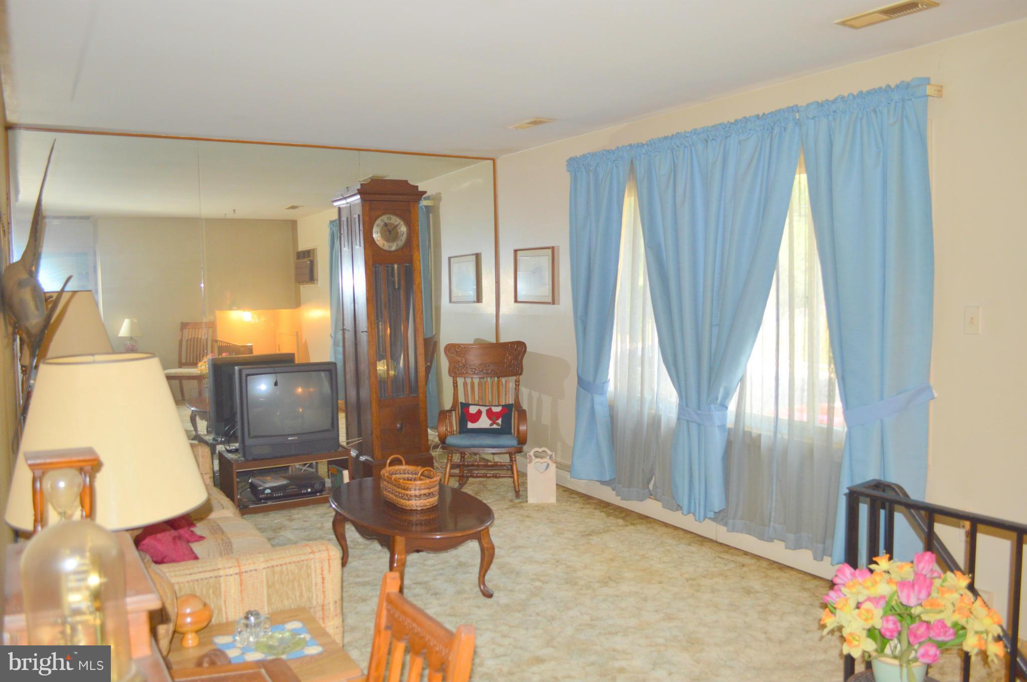 14967 Alaska Road Woodbridge, VA 22191 - Photo 12 of 28 Living Room