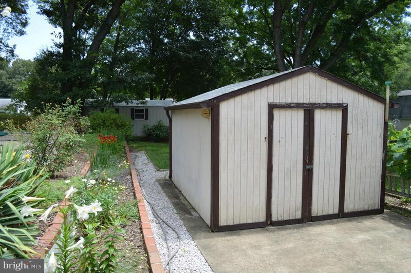 14967 Alaska Road Woodbridge, VA 22191 - Photo 23 of 28 Exterior (Rear)