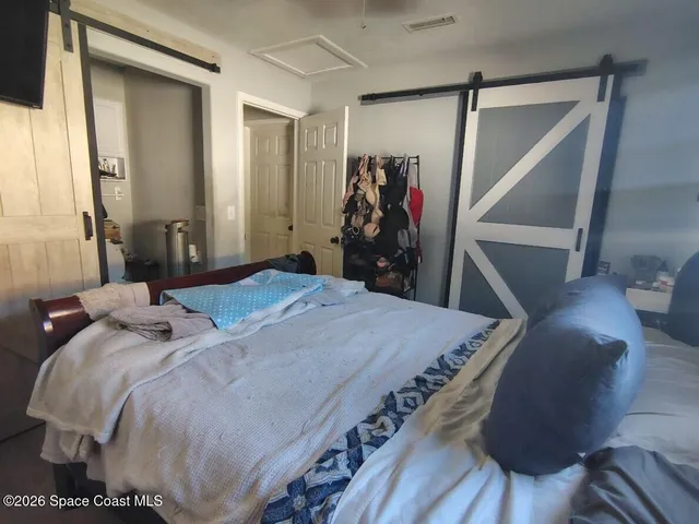 a bed room with a bed and a closet
