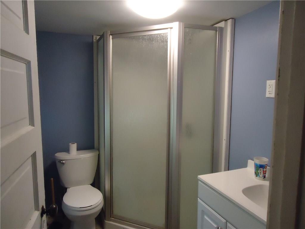 515 Jefferson Street Rochester, PA 15074 - Photo 12 of 24 Corner shower.