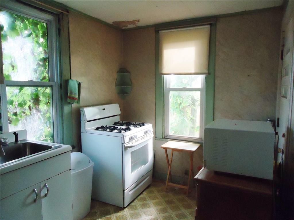 515 Jefferson Street Rochester, PA 15074 - Photo 8 of 24 Includes gas stove and microwave.