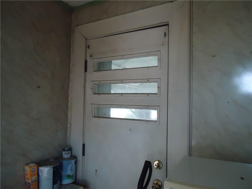 515 Jefferson Street Rochester, PA 15074 - Photo 10 of 24 Kitchen door to side porch.