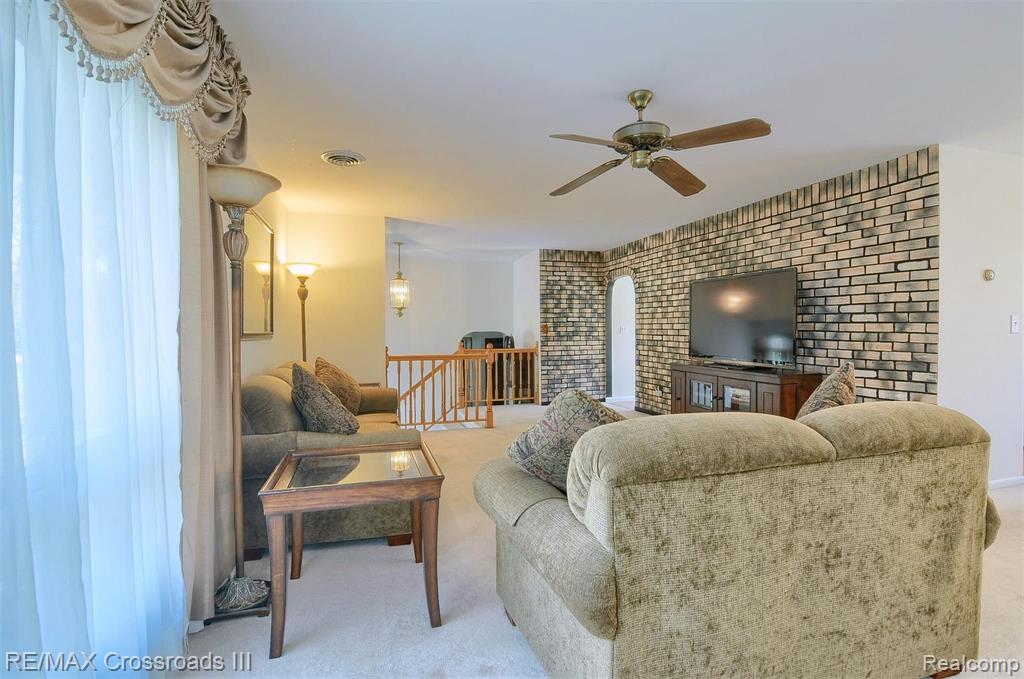 40425 Harris Road Belleville, MI 48111 - Photo 9 of 32