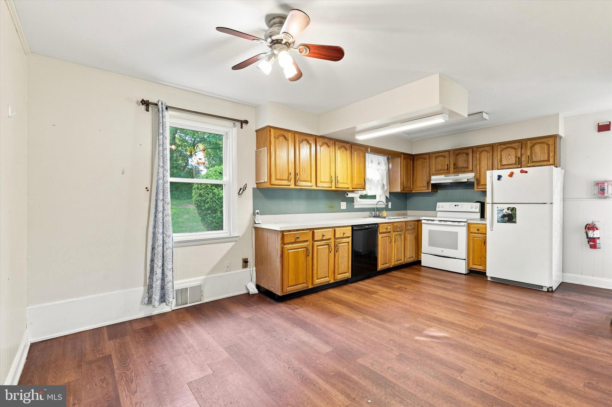 407 Johnson Road Horsham, PA 19044 - Photo 8 of 25 Gallery Image 8