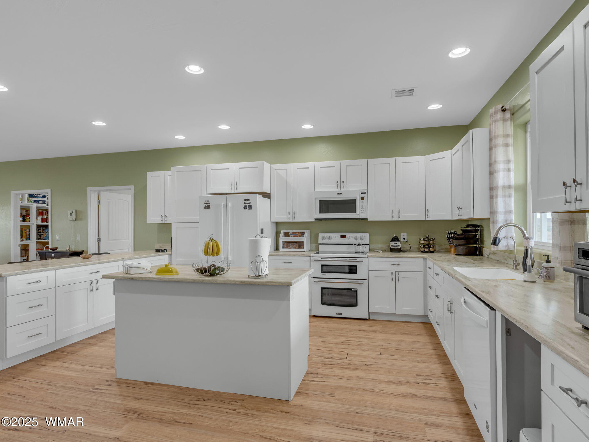 4487 McLaws Road Holbrook, AZ 86025 - Photo 18 of 51 Kitchen Island