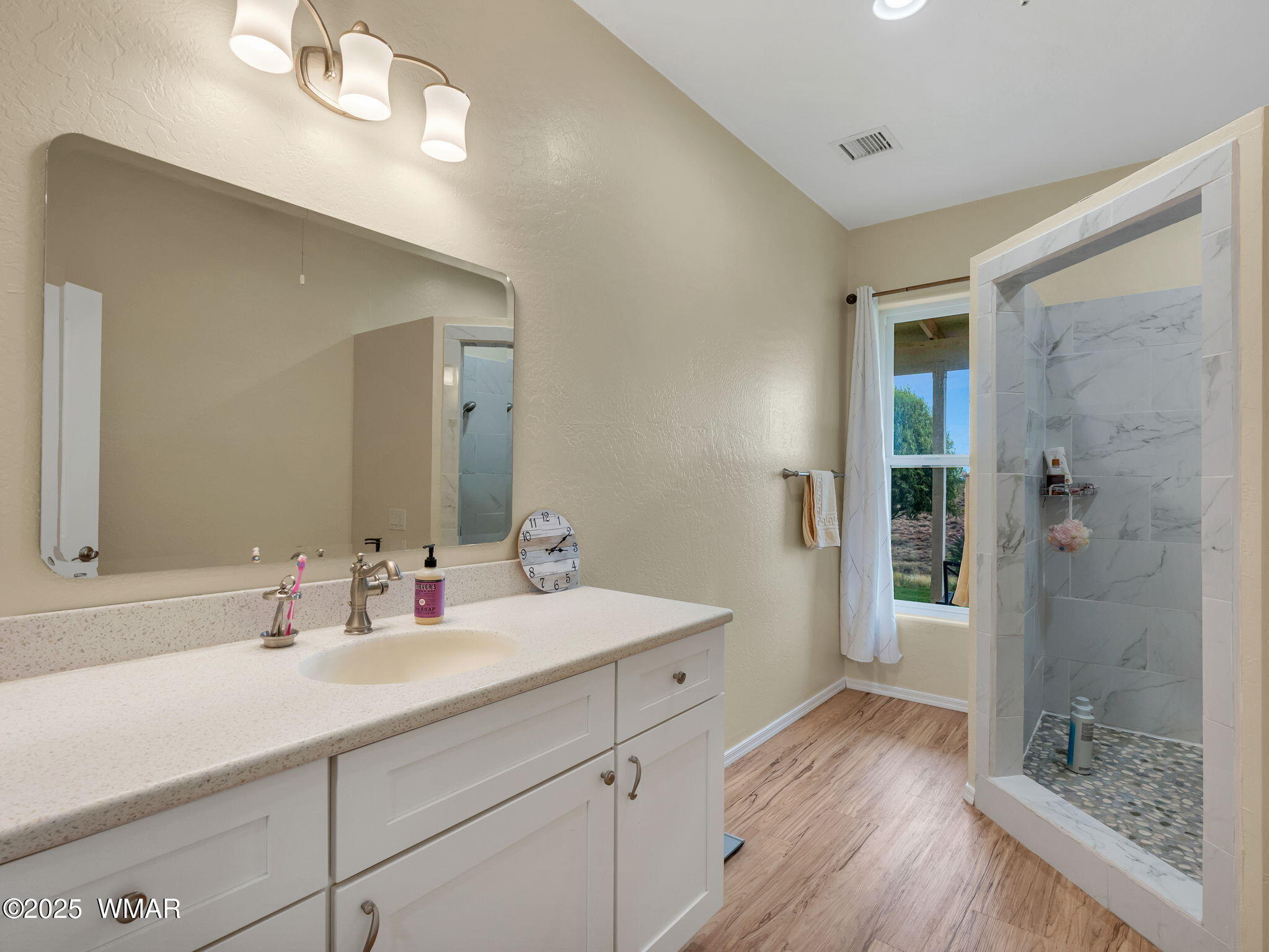 4487 McLaws Road Holbrook, AZ 86025 - Photo 19 of 51 Primary Shower