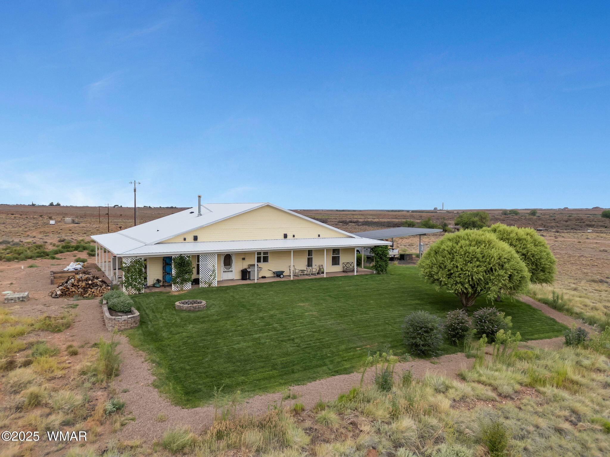 4487 McLaws Road Holbrook, AZ 86025 - Photo 2 of 51 Grass rear