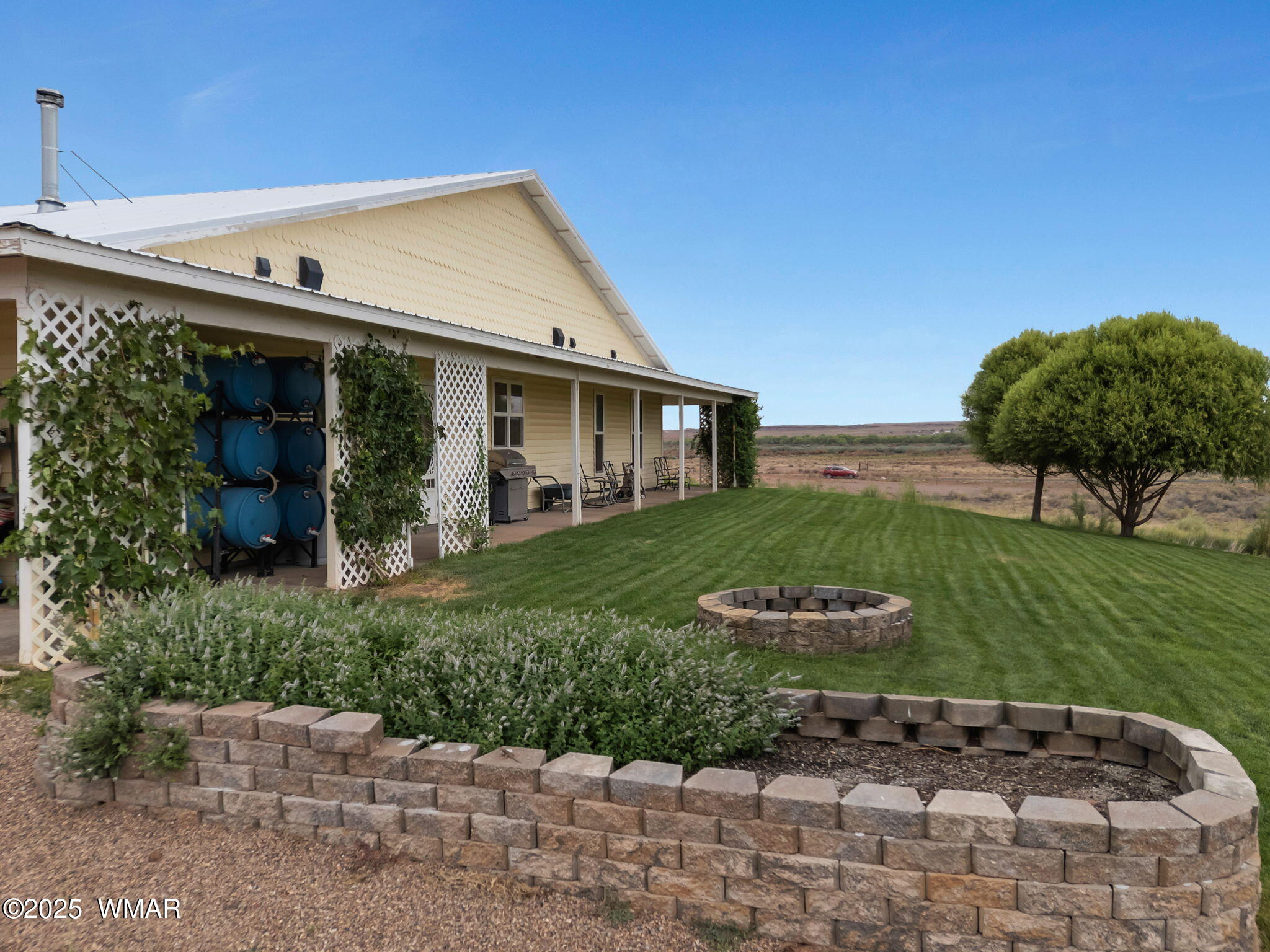 4487 McLaws Road Holbrook, AZ 86025 - Photo 3 of 51 Grass rear