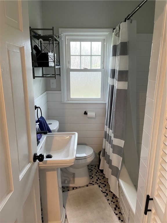 95 Brooks Road Henrietta, NY 14586 - Photo 11 of 18 1st Floor Bathroom