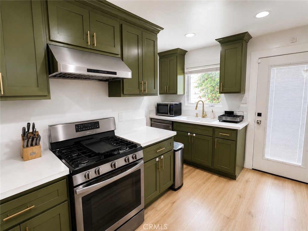 1274 South Muirfield Road Los Angeles, CA 90019 - Photo 10 of 16