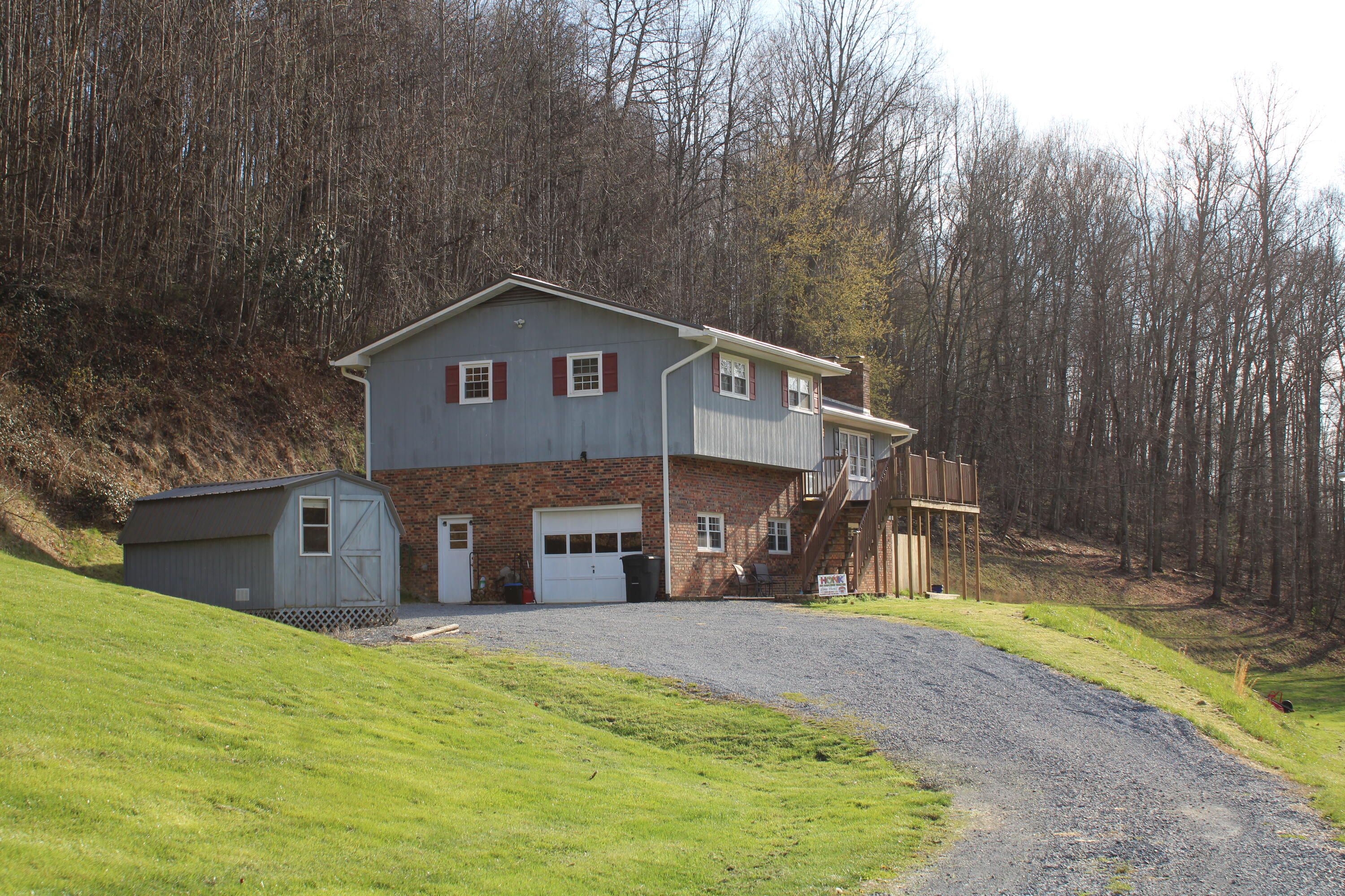161 Carr Hollow Road Elizabethton, TN 37643 - Photo 3 of 26 IMG_0502