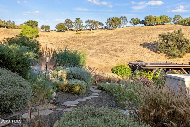 $2,299,900 | 554 Lone Oak Drive, Thousand Oaks, CA 91362