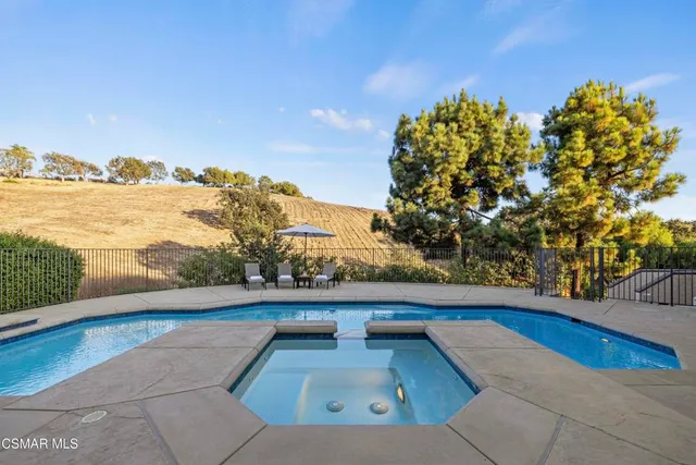 $2,299,900 | 554 Lone Oak Drive, Thousand Oaks, CA 91362