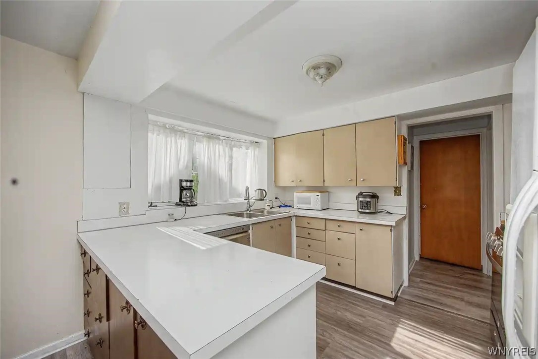 9326 Rivershore Drive Niagara Falls, NY 14304 - Photo 5 of 33
