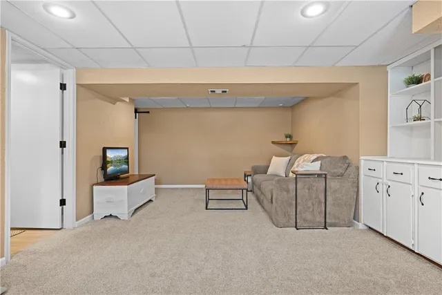 $279,000 | 400 Southwest Killarney Lane, Blue Springs, MO 64014