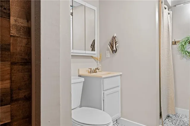 $279,000 | 400 Southwest Killarney Lane, Blue Springs, MO 64014