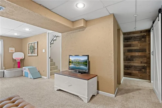 $279,000 | 400 Southwest Killarney Lane, Blue Springs, MO 64014