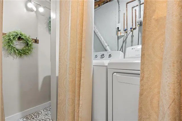 $279,000 | 400 Southwest Killarney Lane, Blue Springs, MO 64014