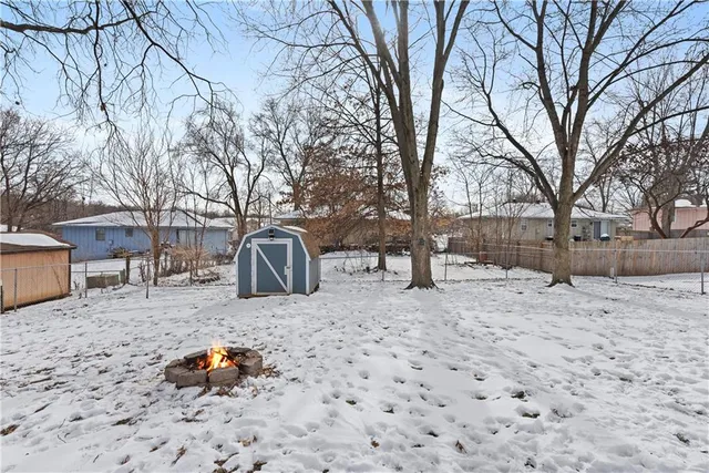 $279,000 | 400 Southwest Killarney Lane, Blue Springs, MO 64014