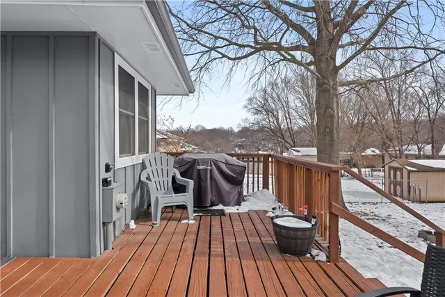 $279,000 | 400 Southwest Killarney Lane, Blue Springs, MO 64014