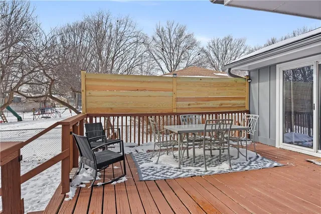 $279,000 | 400 Southwest Killarney Lane, Blue Springs, MO 64014