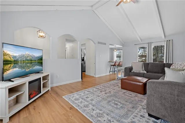 $279,000 | 400 Southwest Killarney Lane, Blue Springs, MO 64014