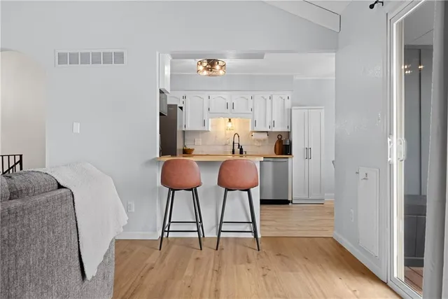 $279,000 | 400 Southwest Killarney Lane, Blue Springs, MO 64014