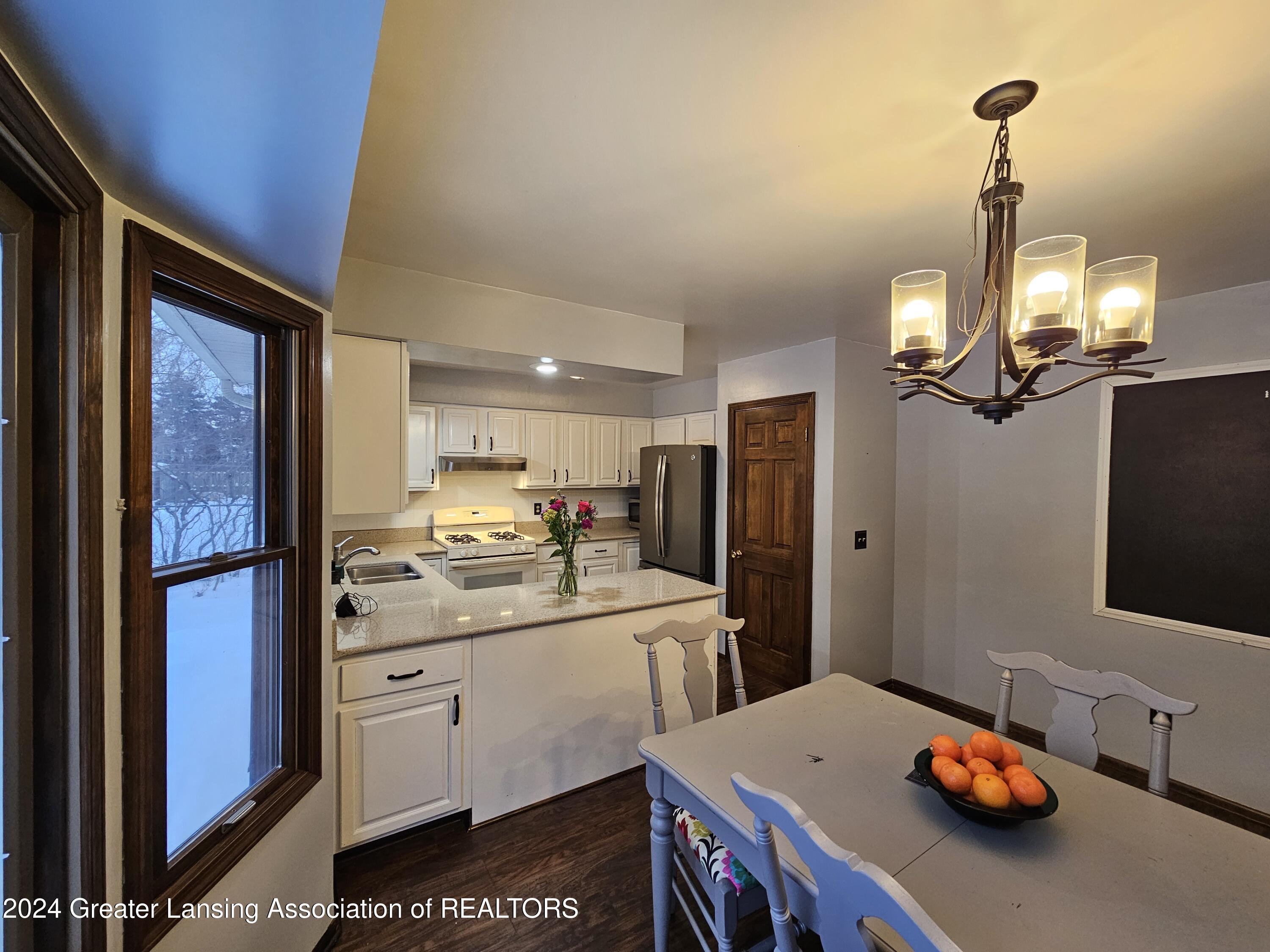 914 Morton Road Grand Ledge, MI 48837 - Photo 10 of 48 Eat in kitchen