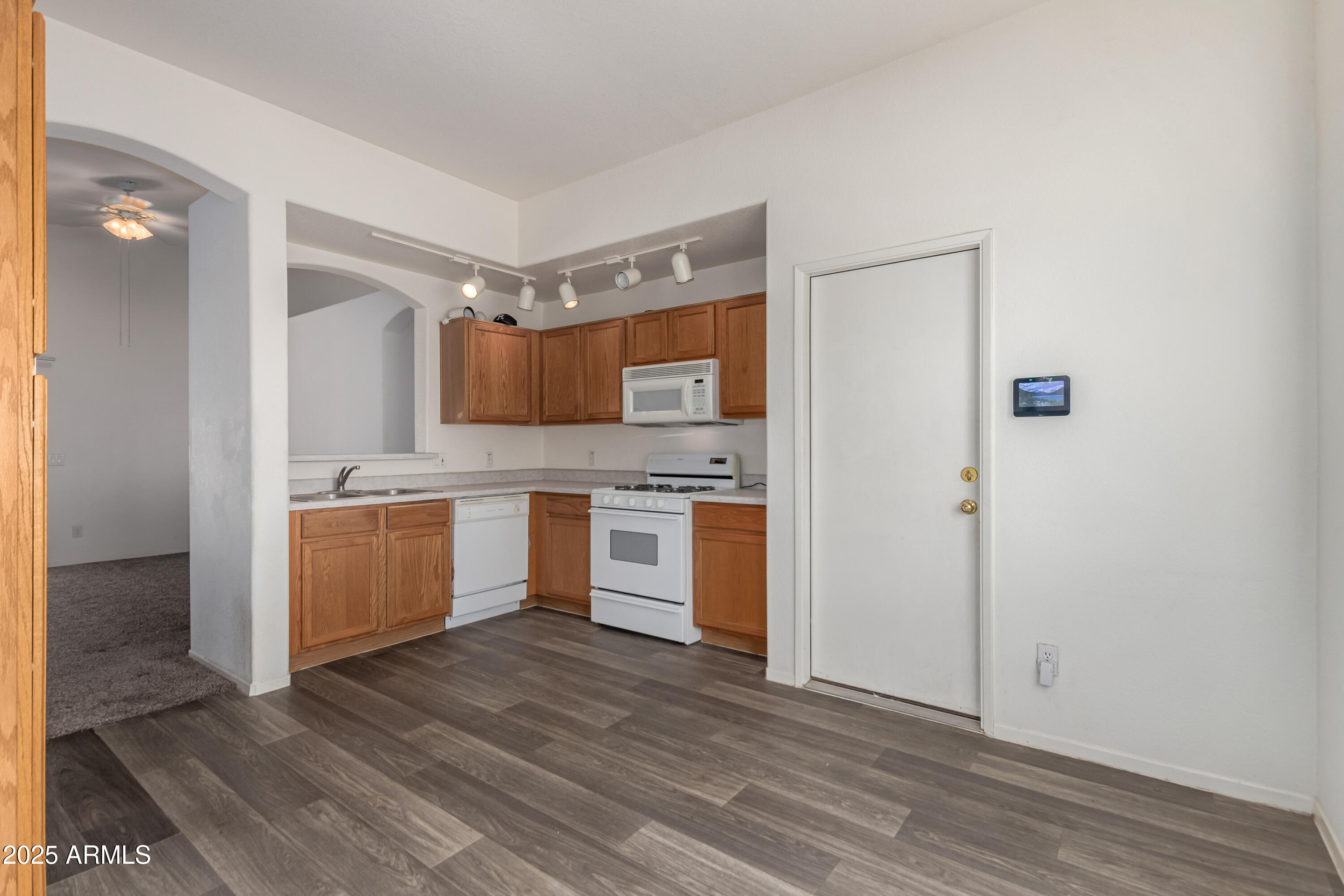 16112 West Buchanan Street Goodyear, AZ 85338 - Photo 6 of 17 KITCHEN