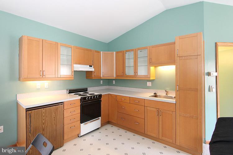 11649 Mediterranean Court Reston, VA 20190 - Photo 11 of 30 Kitchen (Studio Apt)