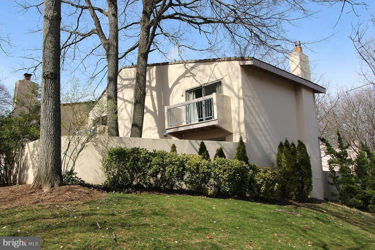11649 Mediterranean Court Reston, VA 20190 - Photo 12 of 30 Exterior (Rear)