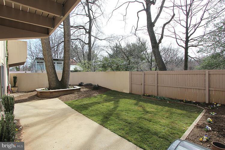 11649 Mediterranean Court Reston, VA 20190 - Photo 18 of 30 Exterior (Rear)
