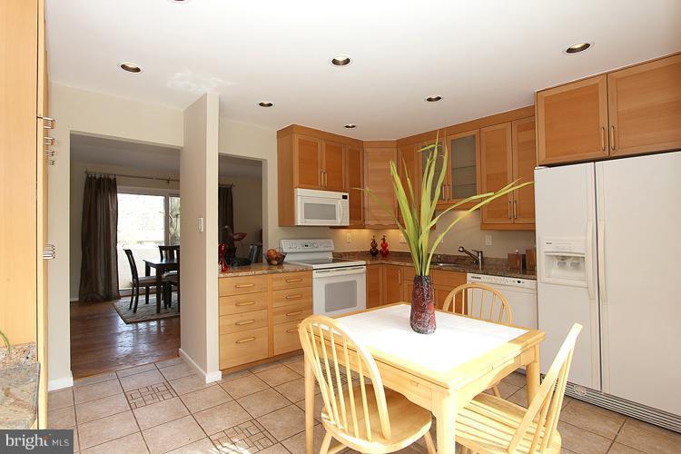 11649 Mediterranean Court Reston, VA 20190 - Photo 19 of 30 Kitchen